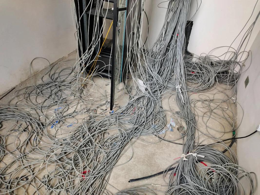 監(jiān)控弱電機(jī)柜理線上架實(shí)戰(zhàn) 打造規(guī)范、高效的綜合布線系統(tǒng)